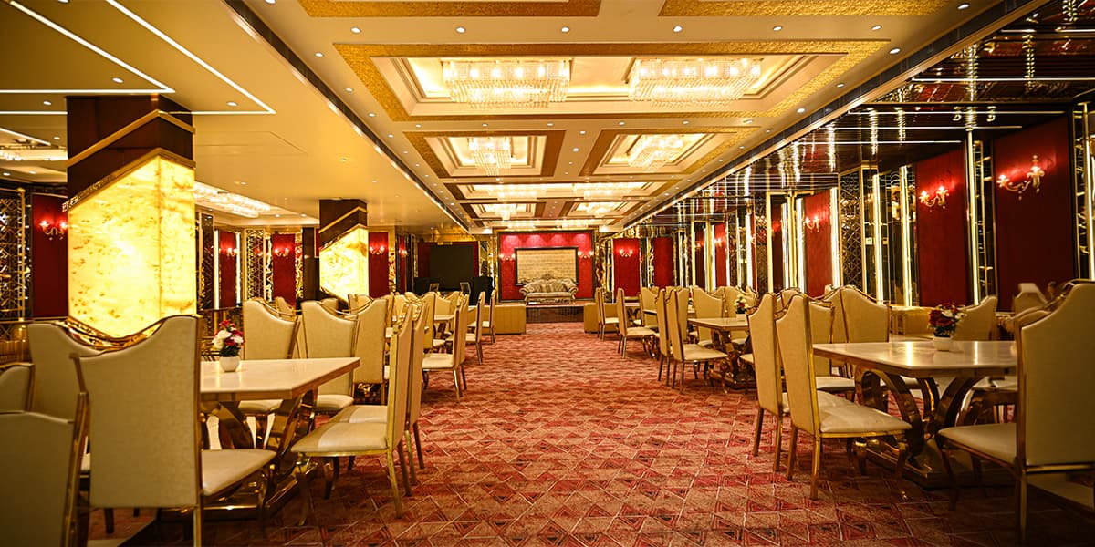 The ParkQueen Hotel facade