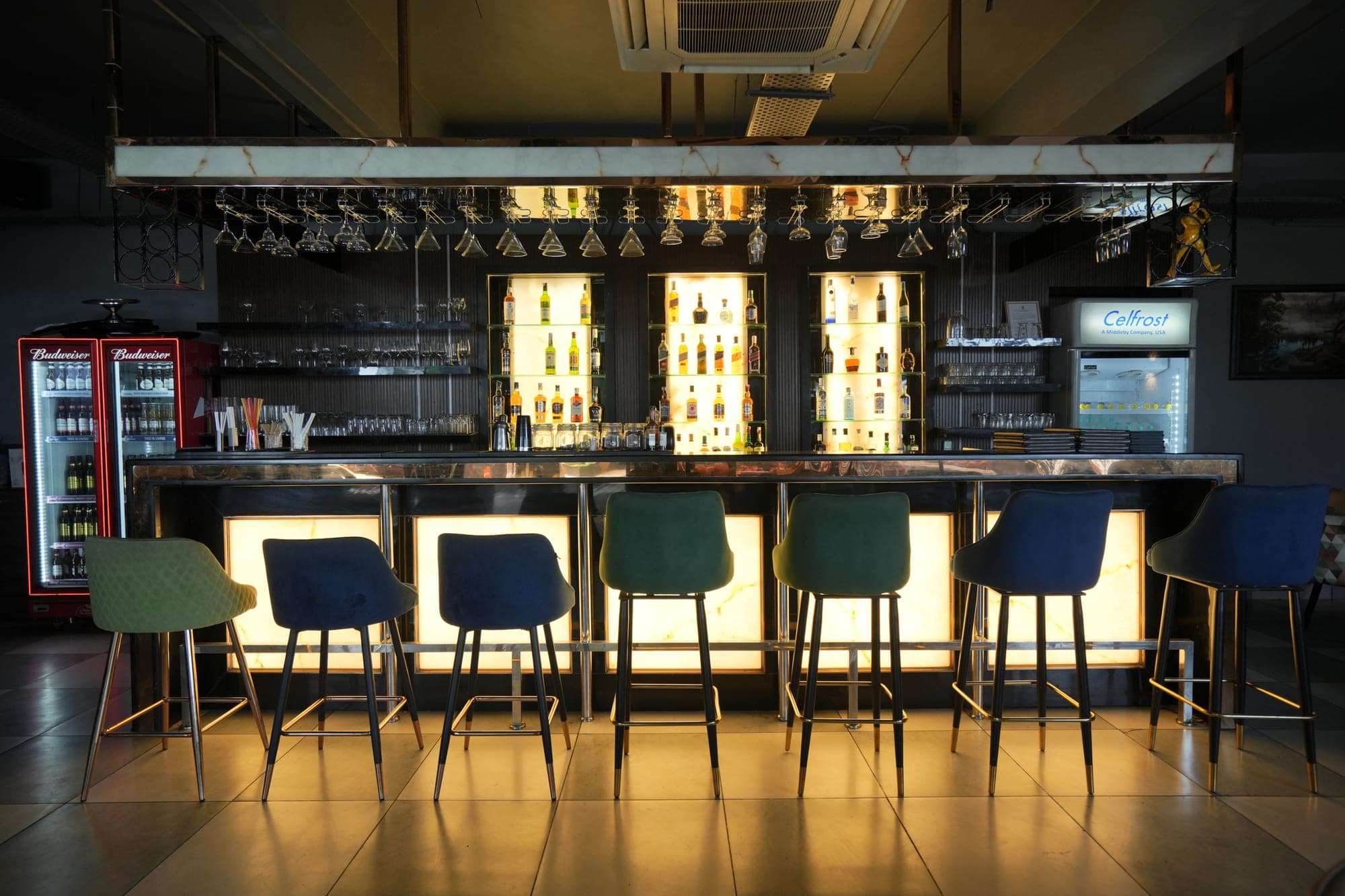 Queen Bar & Lounge